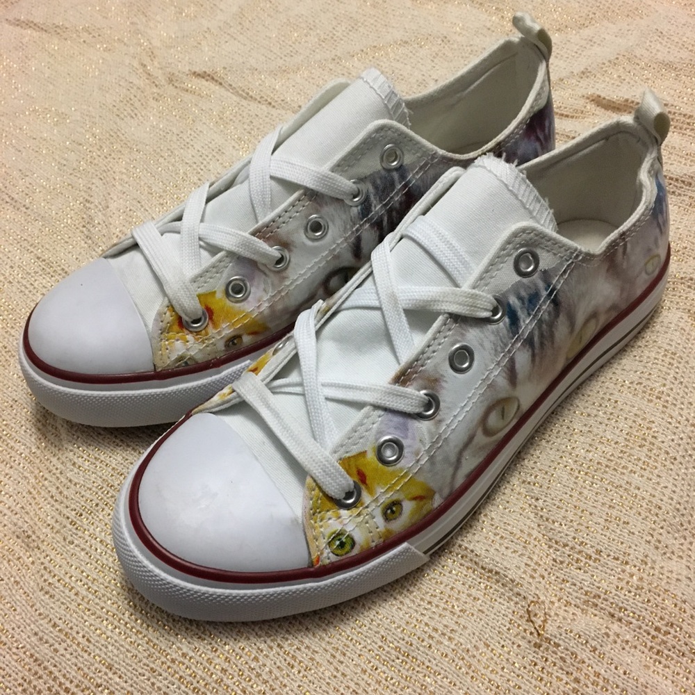 🌴Hot topic cat sneakers converse look alike